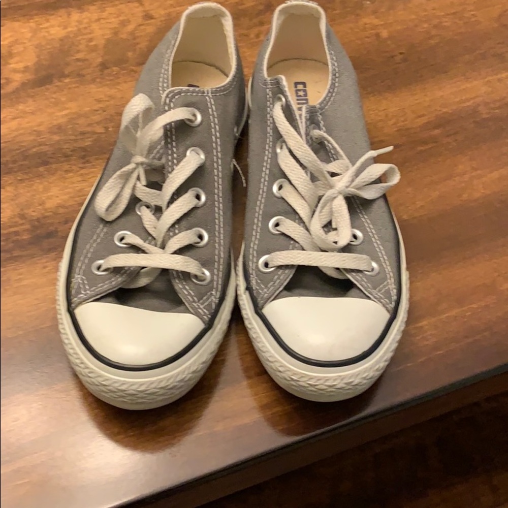 Gray converse shoes